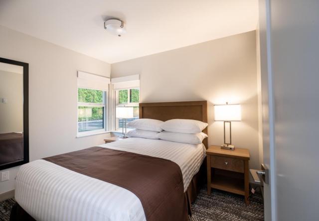 George Point Inn Surrey Eksteriør billede
